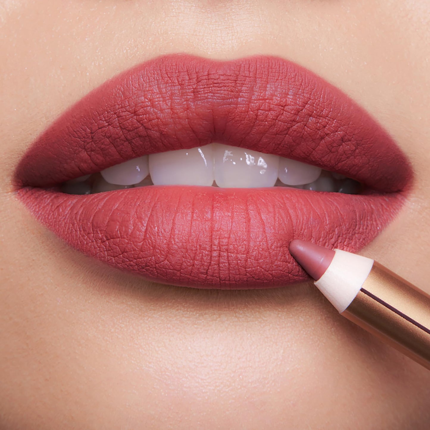 Charlotte Tilbury Lip Cheat Lip Liner Pencil - Gives Lips a Fuller-Looking, Defined Pout - Enriched with Jojoba Oil & Hyaluronic Acid - Waterproof, Smudge-Proof & Transfer-Proof - 90's Pink