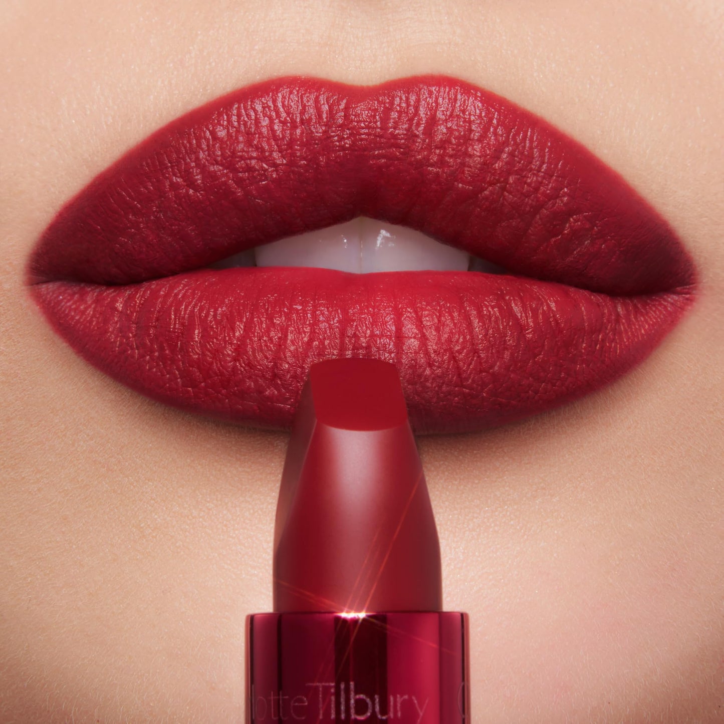 Charlotte Tilbury Matte Revolution Lipstick - Long Lasting, Matte Lipstick with Buildable Color & Lip-Loving Ingredients - Creamy, Easy to Blend Formula - Cinematic Red