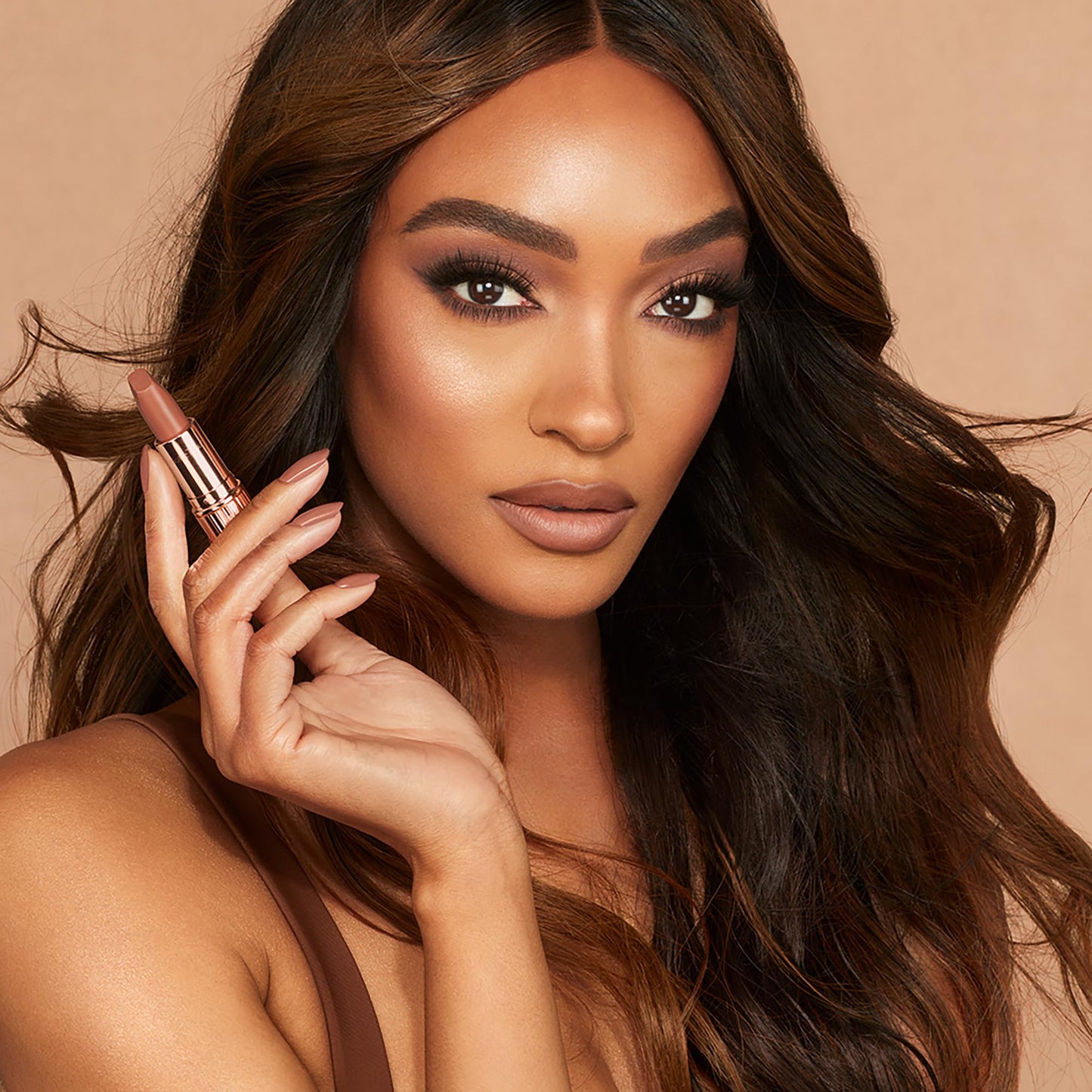 Charlotte Tilbury Matte Revolution Lipstick - Long Lasting, Matte Lipstick with Buildable Color & Lip-Loving Ingredients - Creamy, Easy to Blend Formula - Catwalking